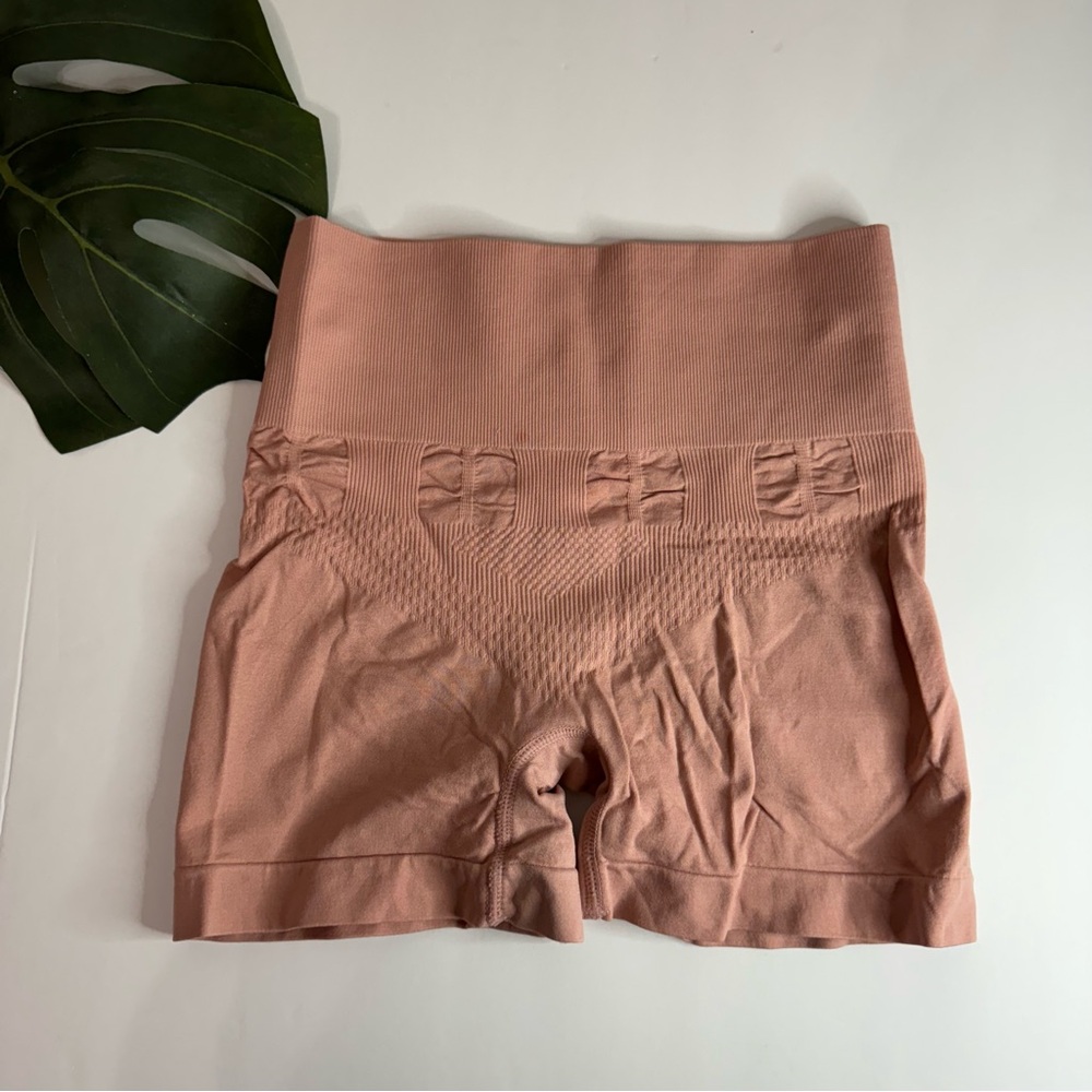 SOLD‼️Blush Seamless High-Waisted Shorts
